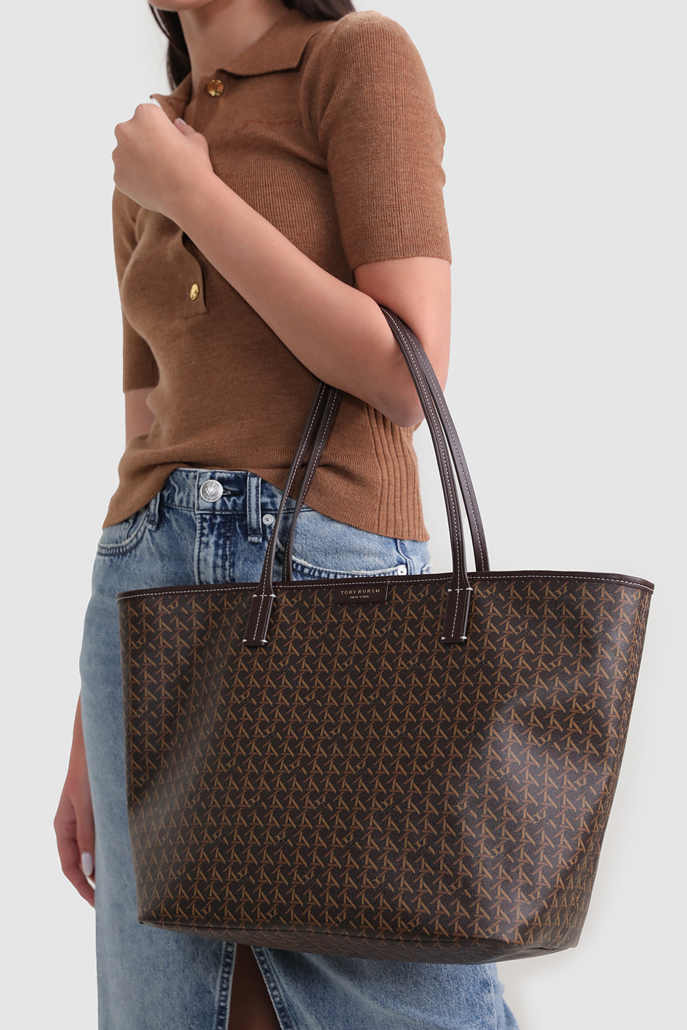 תמונת כל הלוק של תיק נשיא טוט